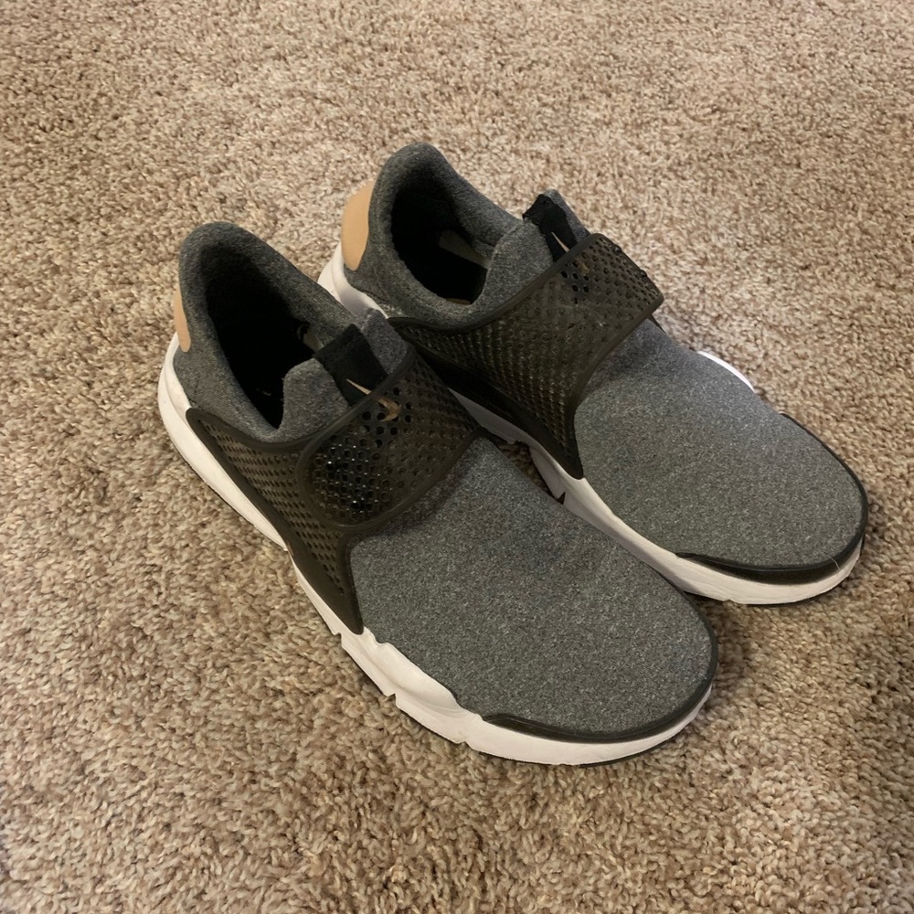 Nike Sock Dart SE Size 9